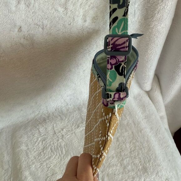 Vera Bradley Straw Crossbody with Hibiscus Design - Picture 5 of 7